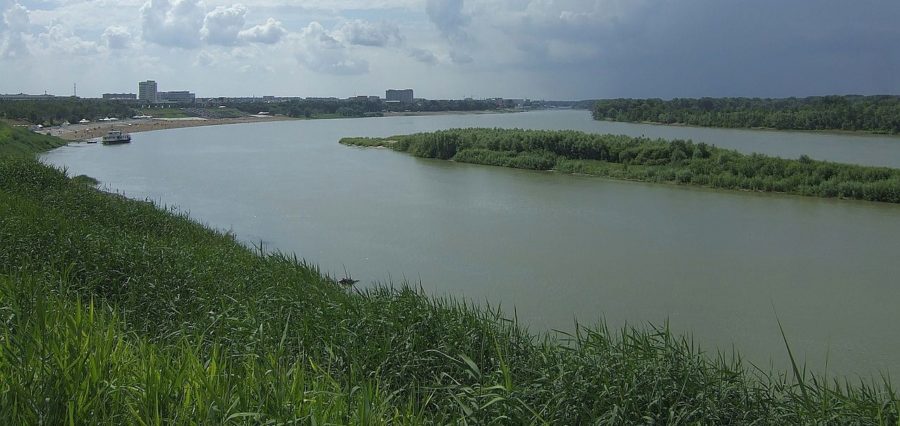 Rzeka Irtysz koło Pawłodaru. https://pl.wikipedia.org/wiki/Irtysz